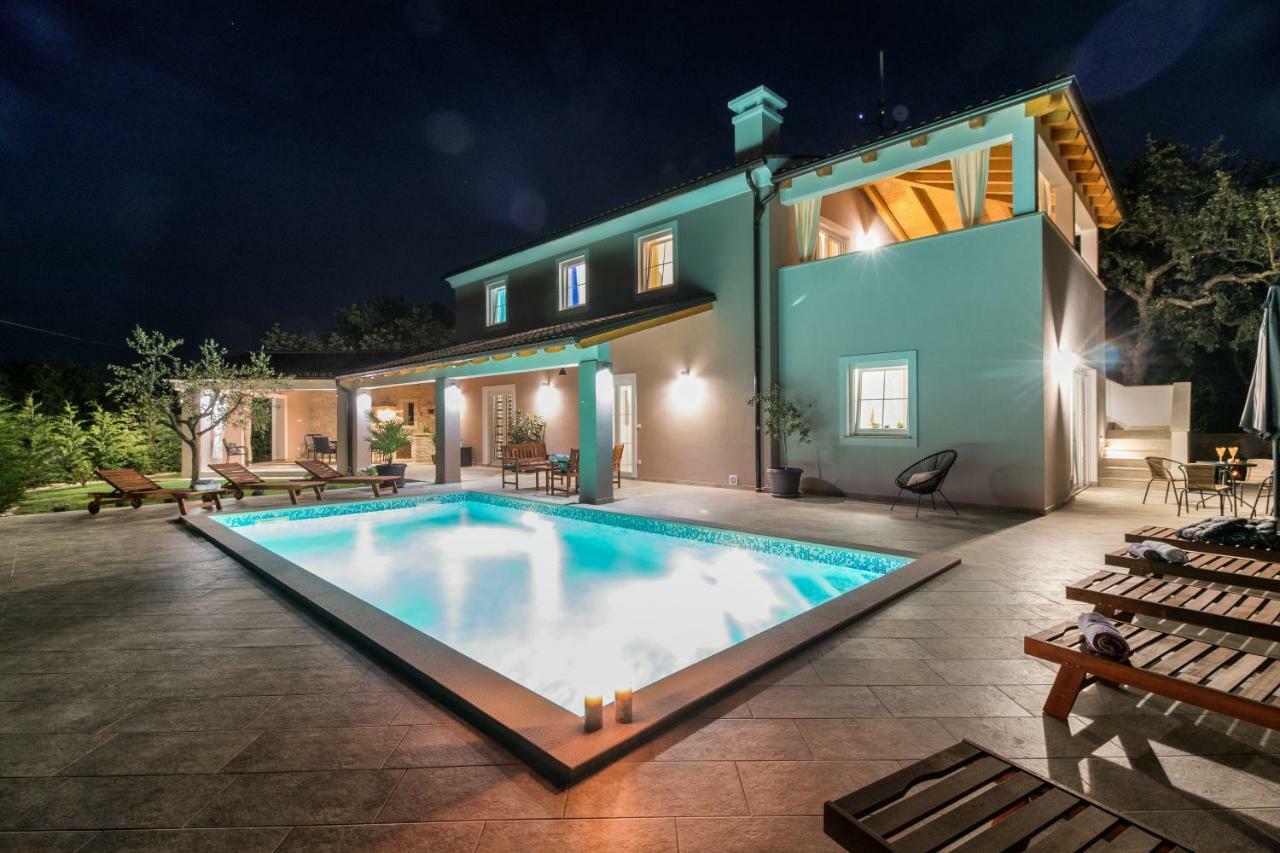 Villa Luxurious Mediterranean House *